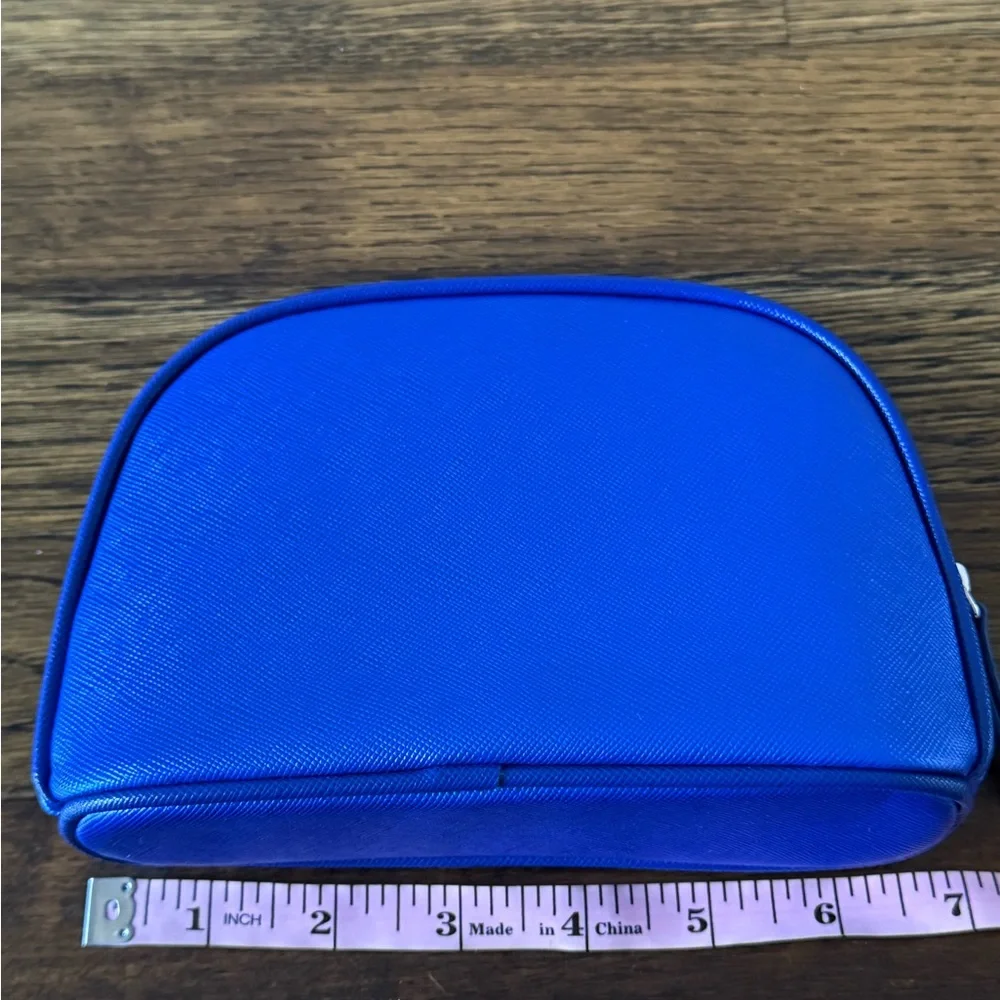 5 for $25 item 🌺 La Mer Blue Cosmetics Bag